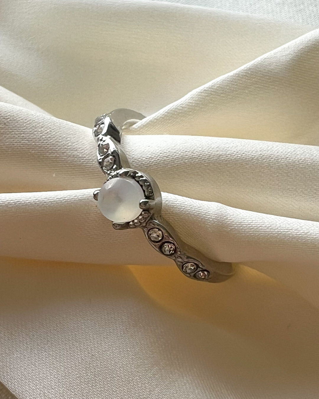 Anel Luna Pearl